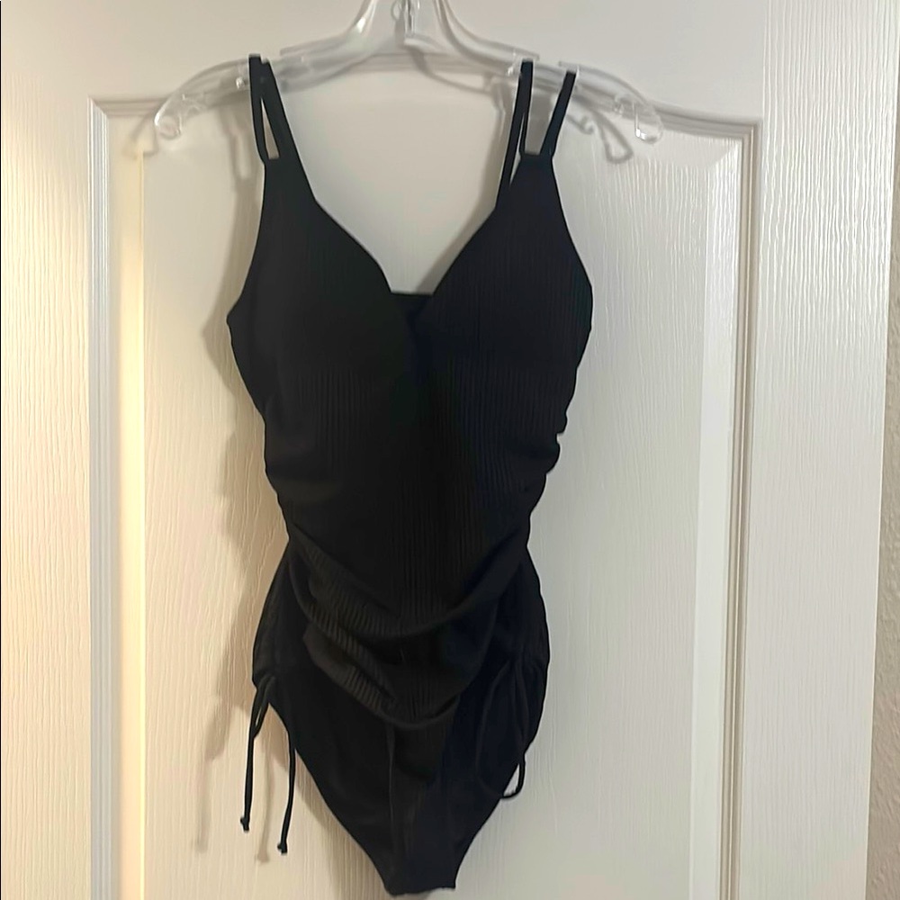 Aleumdr Black One-Piece Swimsuit size small. Excellent condition